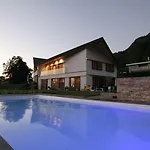Montreux Holiday Home *