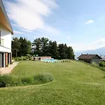 Montreux Holiday Home Ferienhaus *