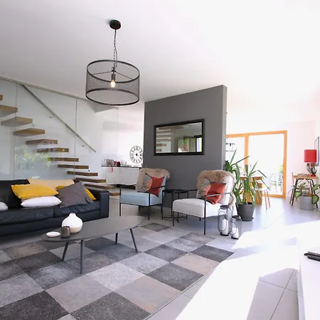 Montreux Holiday Home Casa vacanze