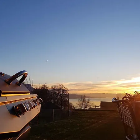 Сasa de vacaciones Montreux Holiday Home *