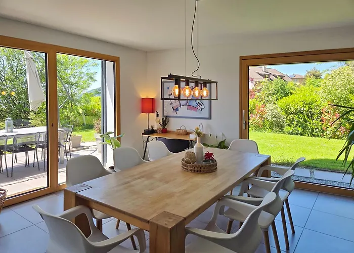 Montreux Holiday Home *