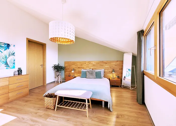 Montreux Holiday Home * Монтрё