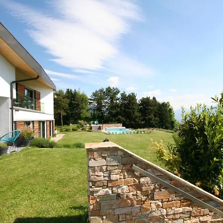 펜션 Montreux Holiday Home