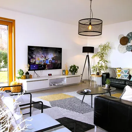 Montreux Holiday Home 펜션