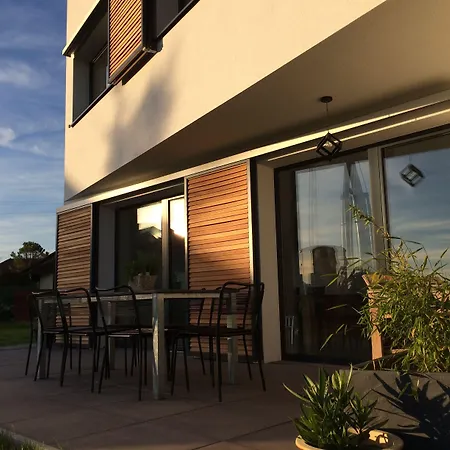 Montreux Holiday Home 펜션