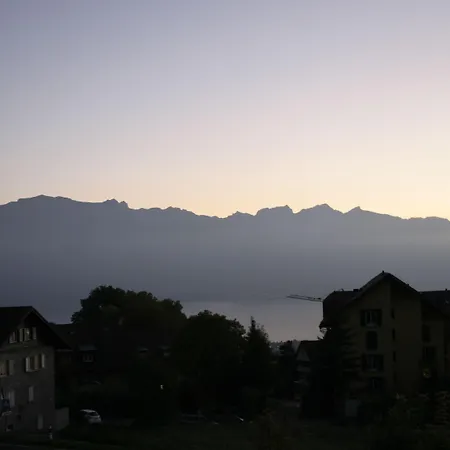 Montreux Holiday Home 펜션 몽트뢰