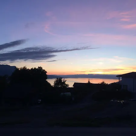 펜션 Montreux Holiday Home