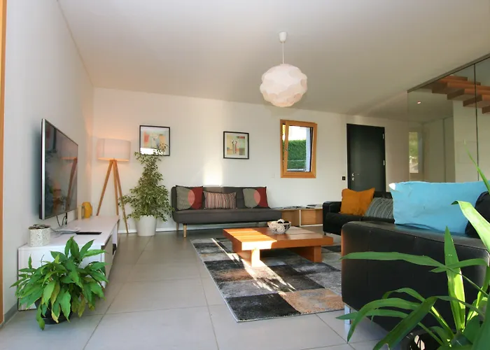 Ferienhaus Montreux Holiday Home *