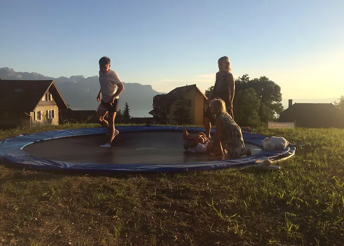 Montreux Holiday Home Ferienhaus *