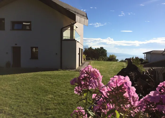 Montreux Holiday Home Ferienhaus