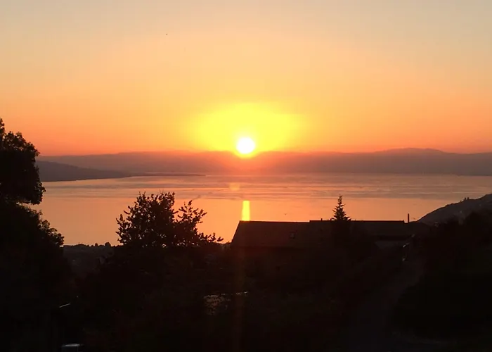 Montreux Holiday Home Ferienhaus