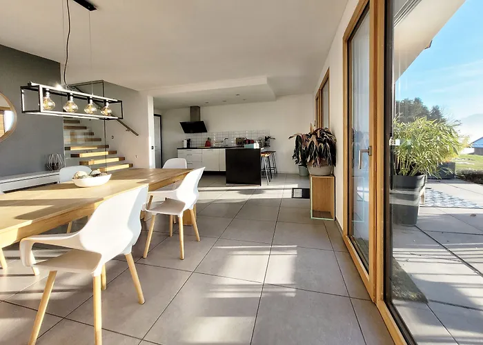 Montreux Holiday Home *