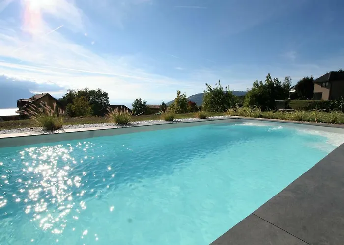 Montreux Holiday Home *