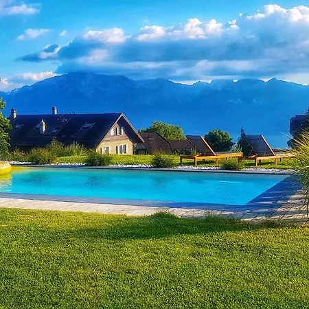 Montreux Holiday Home モントルー