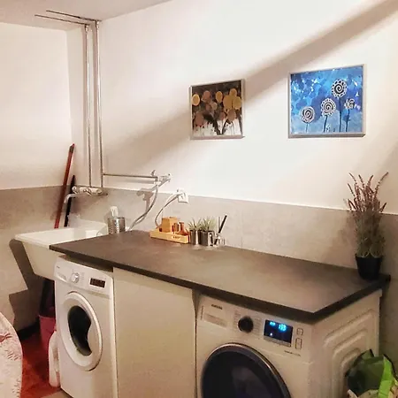 Montreux Holiday Home * モントルー