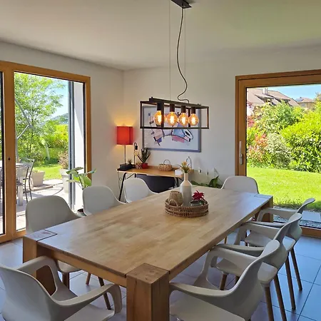 Montreux Holiday Home *