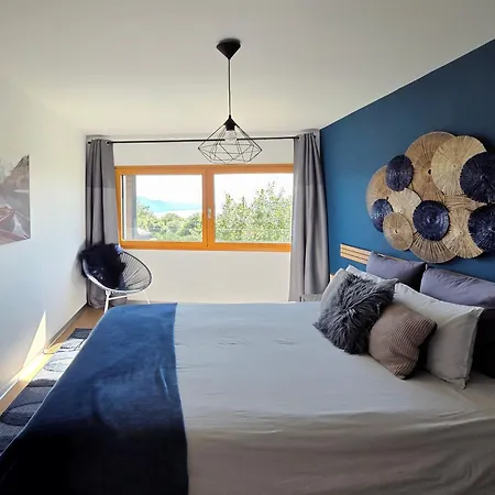 別荘 Montreux Holiday Home モントルー