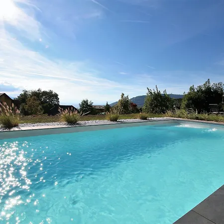 Montreux Holiday Home * モントルー