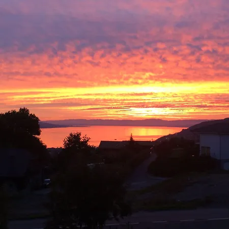 Montreux Holiday Home モントルー