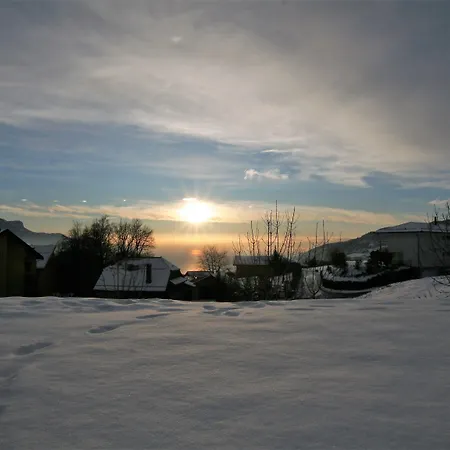 Montreux Holiday Home モントルー