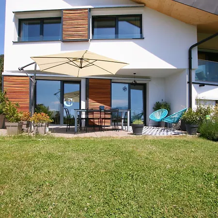 Montreux Holiday Home 別荘 モントルー