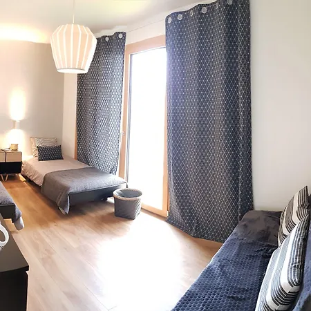 Montreux Holiday Home モントルー