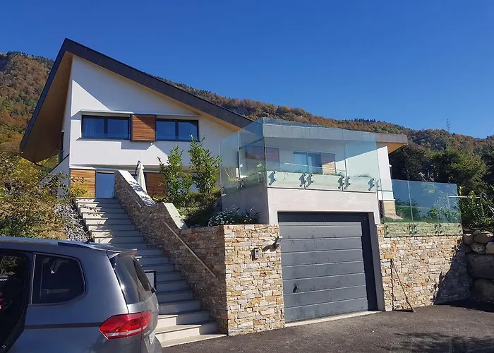 Dom wakacyjny Montreux Holiday Home