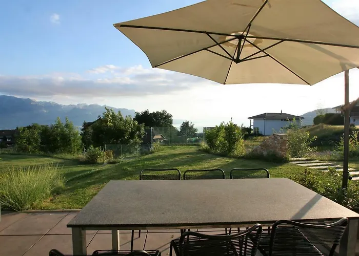 Dom wakacyjny Montreux Holiday Home *