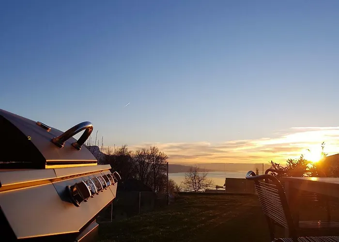 Dom wakacyjny Montreux Holiday Home *