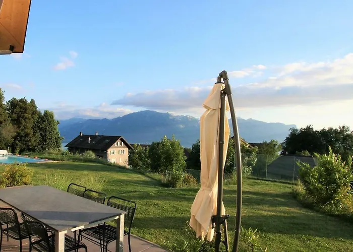 Dom wakacyjny Montreux Holiday Home